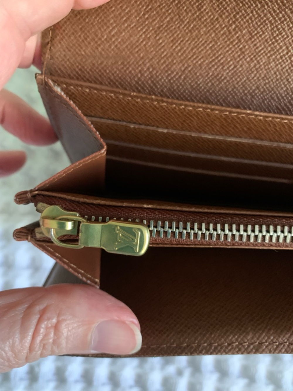 Louis Vuitton Brown Monogram Sarah Wallet - Picture 11 of 12